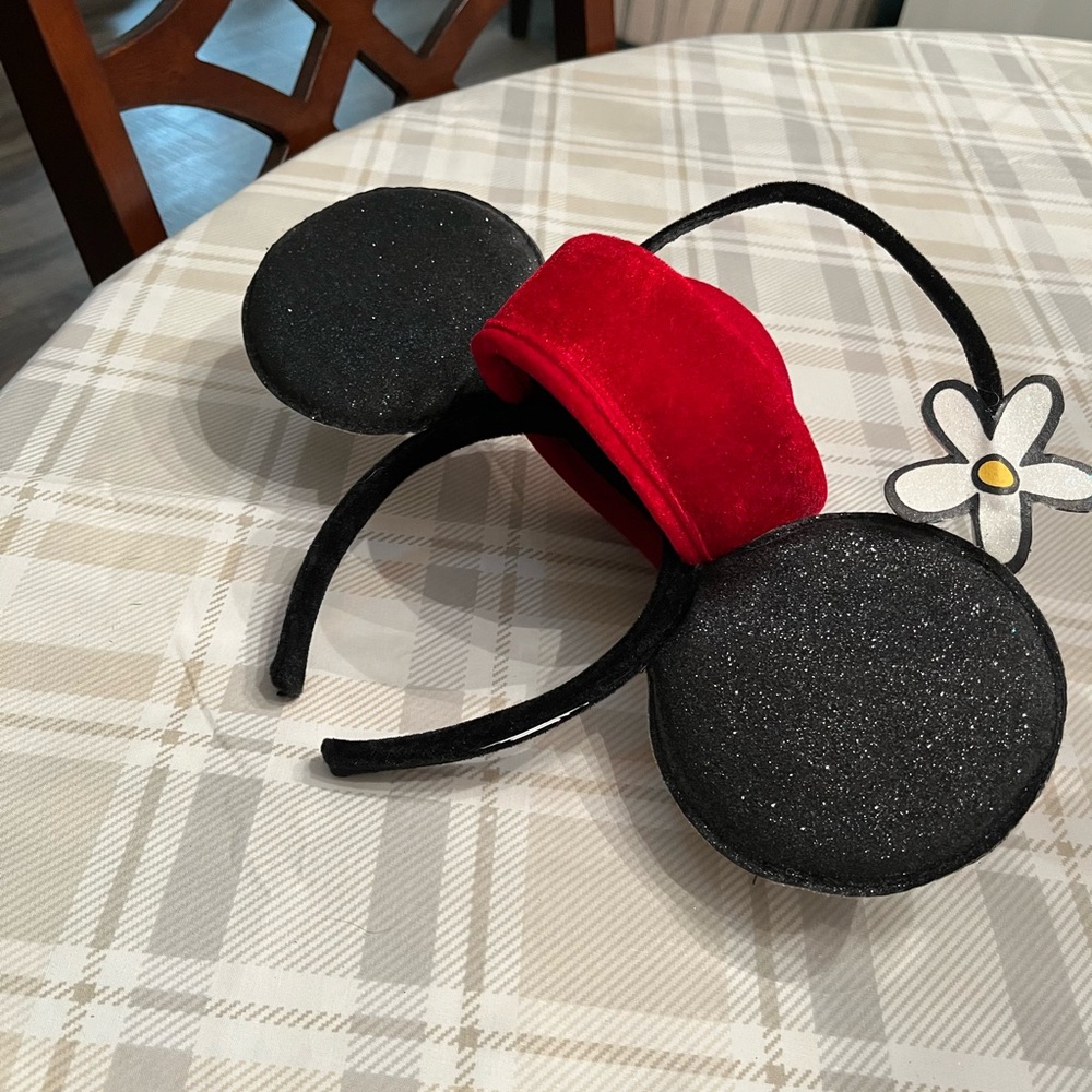 Minnie Mouse ears